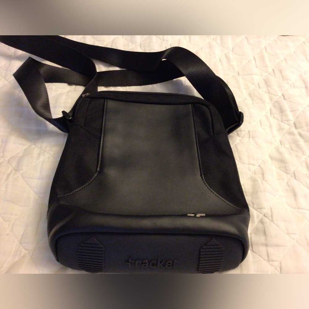 Crossbody tracker in black